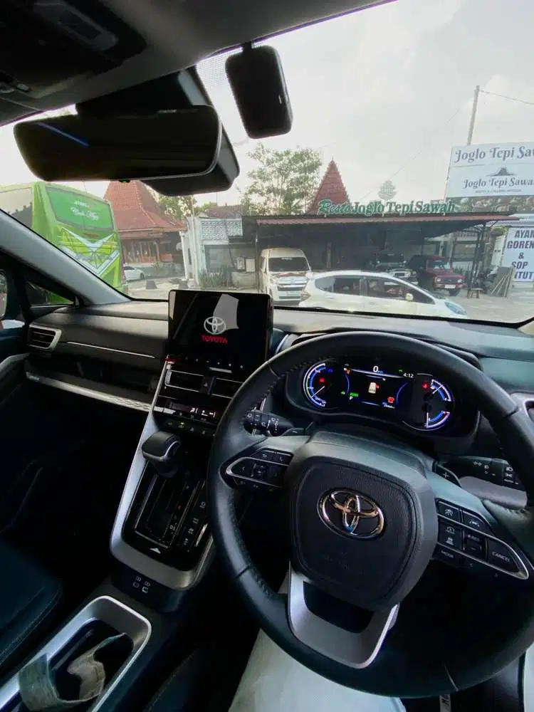 Toyota Kijang Innova 2023 Bensin