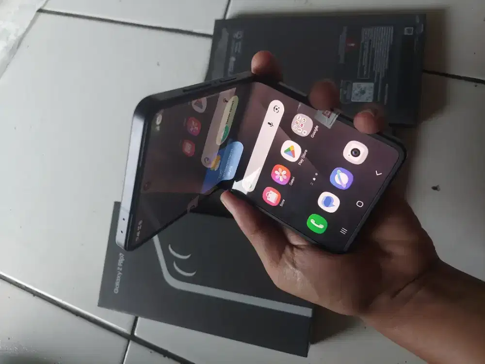Samsung Z Flip 7 12/256