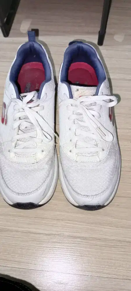 Sketcher size 43