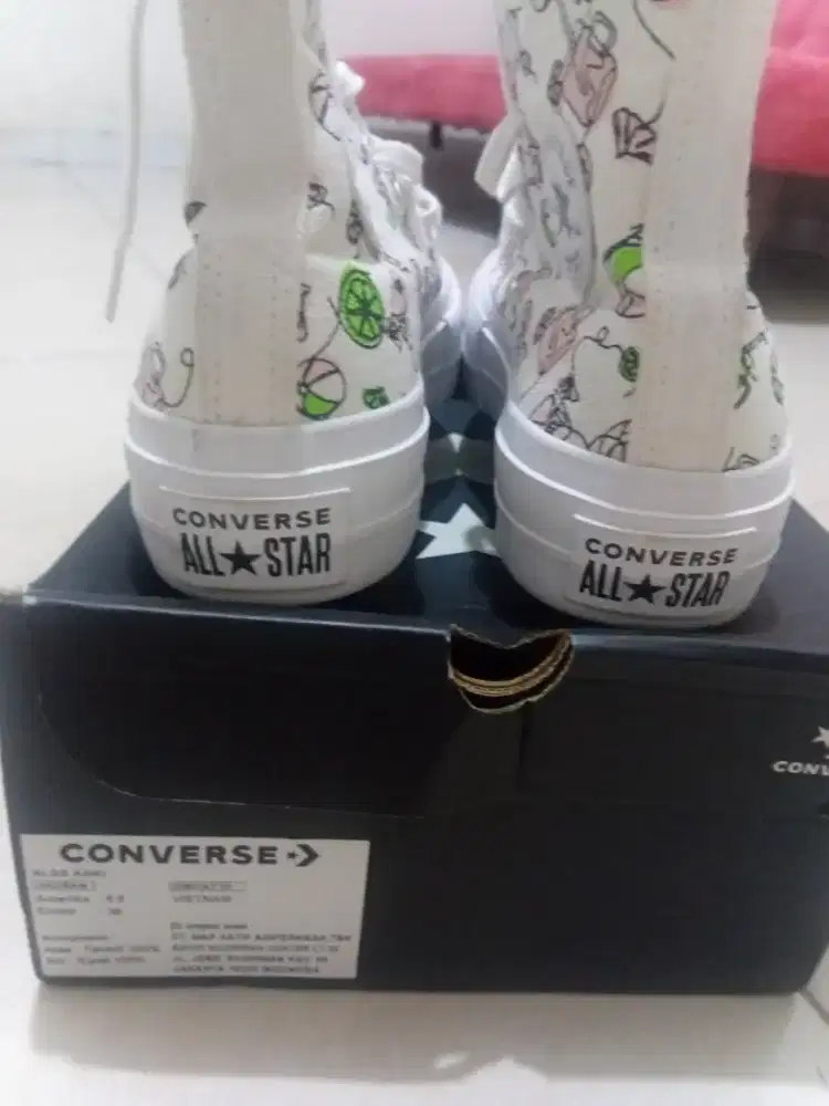 Sepatu Convers Like New