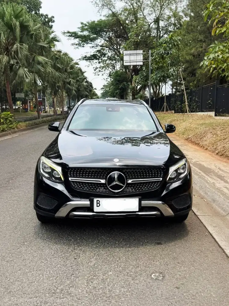 [Km67RB] Mercedes Benz GLC250 2016 Hitam NIK 2015