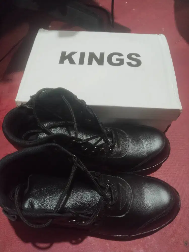 Spatu sefty merek kings
