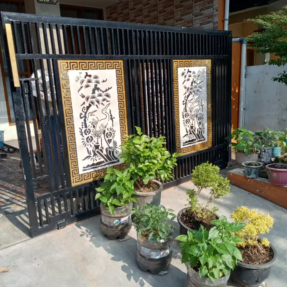 Pintu dorong motif