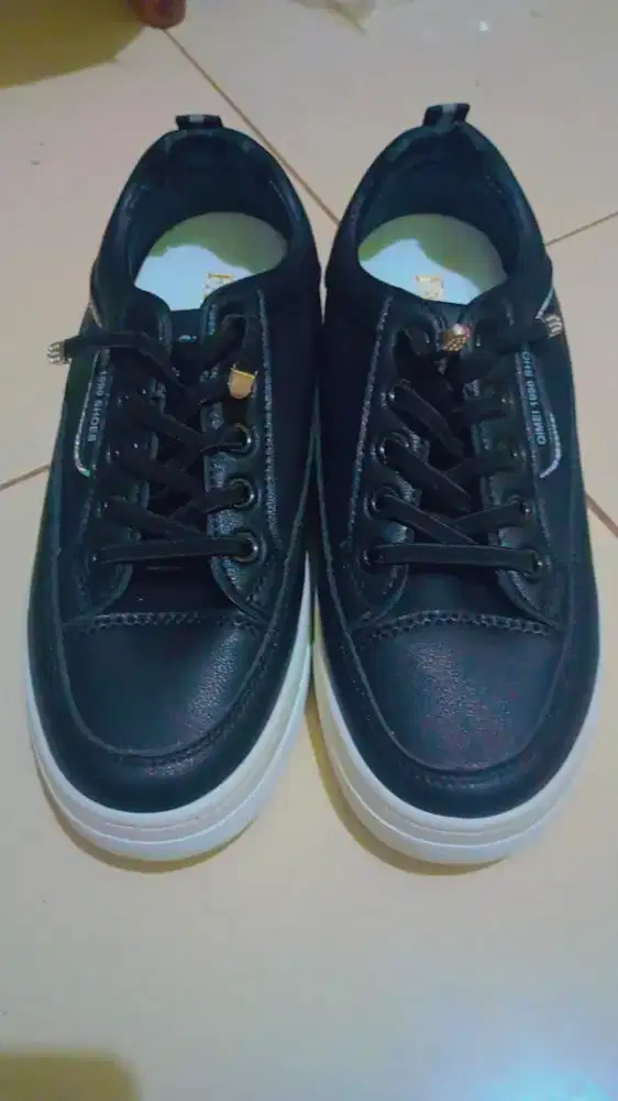 Sepatu Perempuan