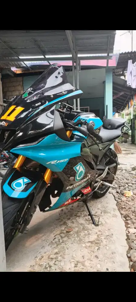 Jual motor R15V4 connected custom petronas