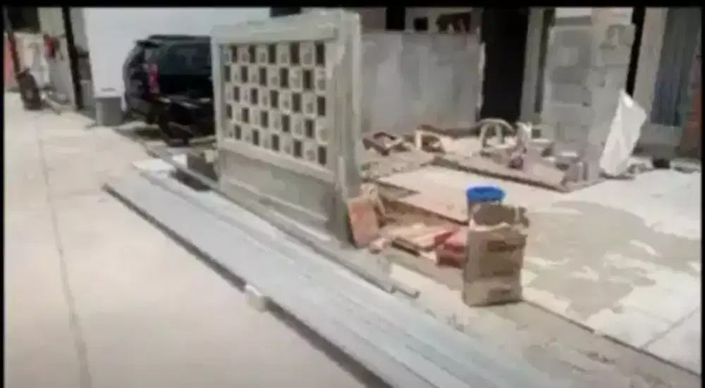 Tukang bangunan harian dan borongan