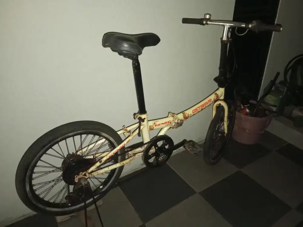 Sepeda lipat ukuran 20 tinggal pakai