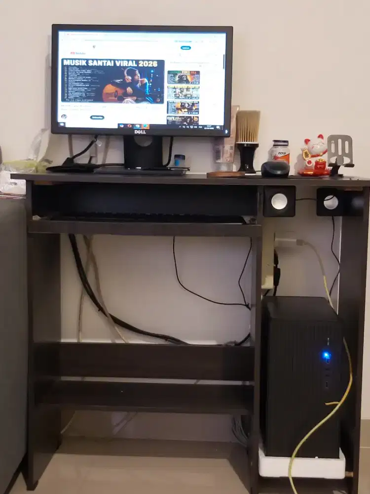 Dijual meja komputer sma pc komputer masih baru