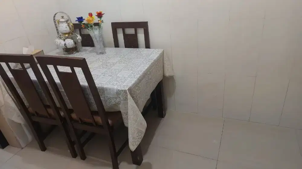 Dijual Meja dan Kursi Makan