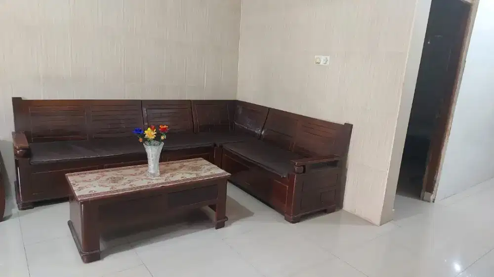Dijual Satu set kursi dan Meja tamu