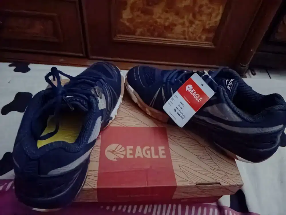 Jual sepatu baru msh segel nmr 40