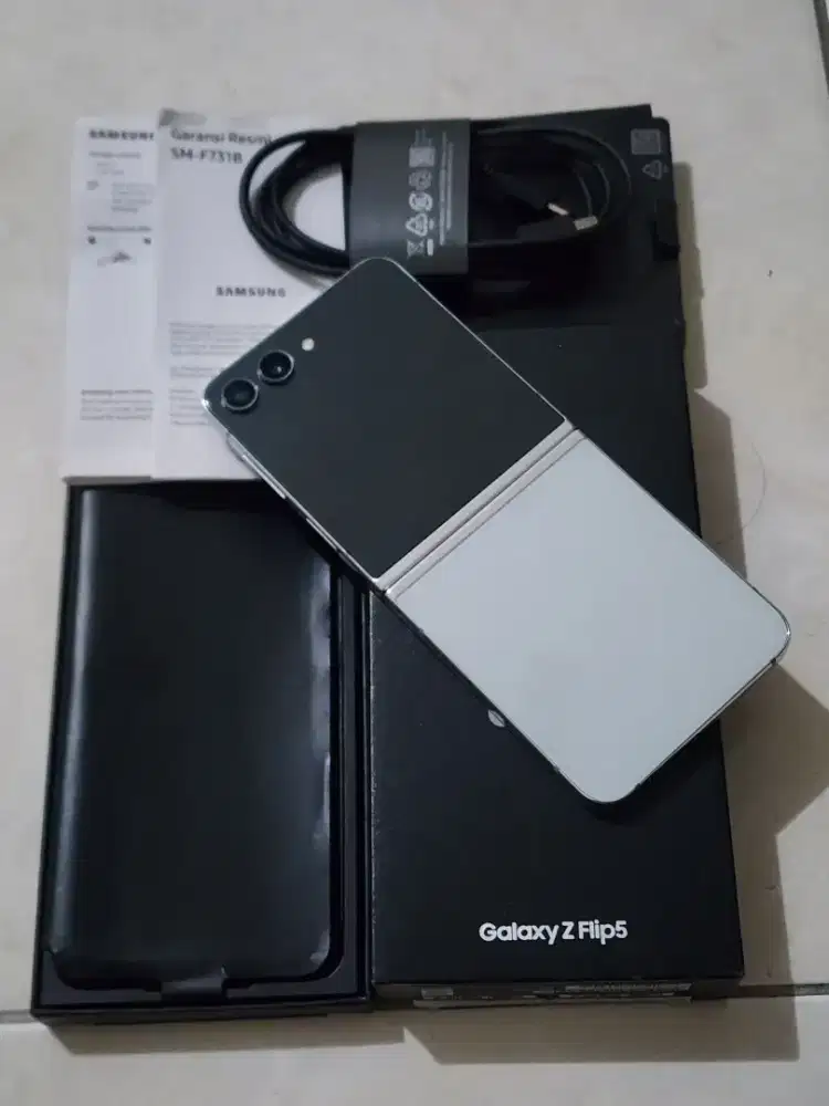 Samsung Z flip 5 5G 8/256Gb, warna Mint SEIN, kondisi 99,9% Sempurna