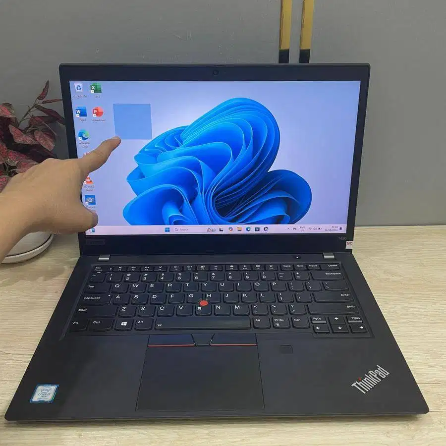 LAPTOP LENOVO T490 TOUCH CORE I7 GEN8 16/256 LAYAR 14 INCH *ET