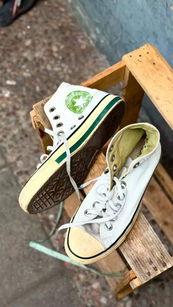 sepatu convers second