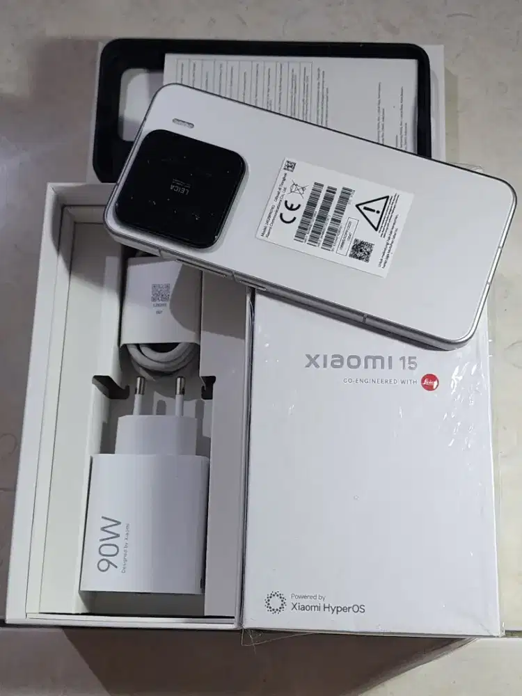 Xiaomi 15 5G 12/512Gb, warna Putih TAM, kondisi 99% Mulus dan garansi