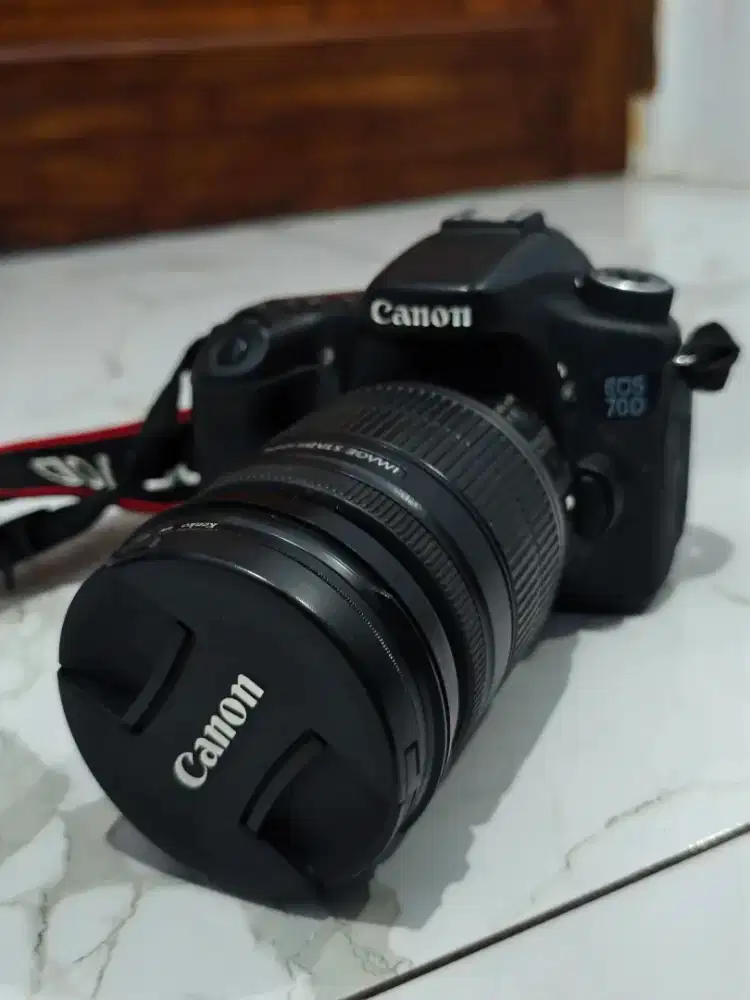Canon EOS 70D + Lensa 18-200mm