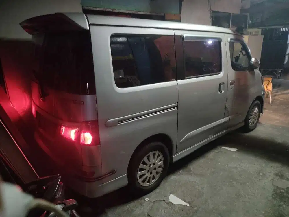 Daihatsu Luxio 2012 Bensin
