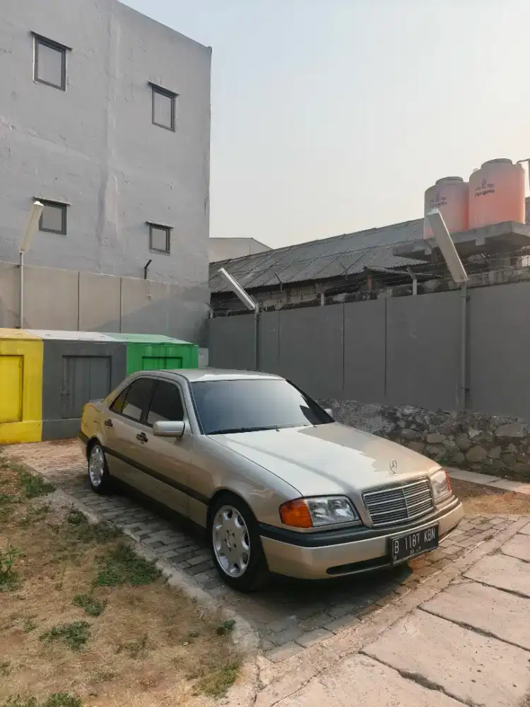 Dijual mobil daily use. Mercedes Benz C200 W202 1997 Manual HFM.