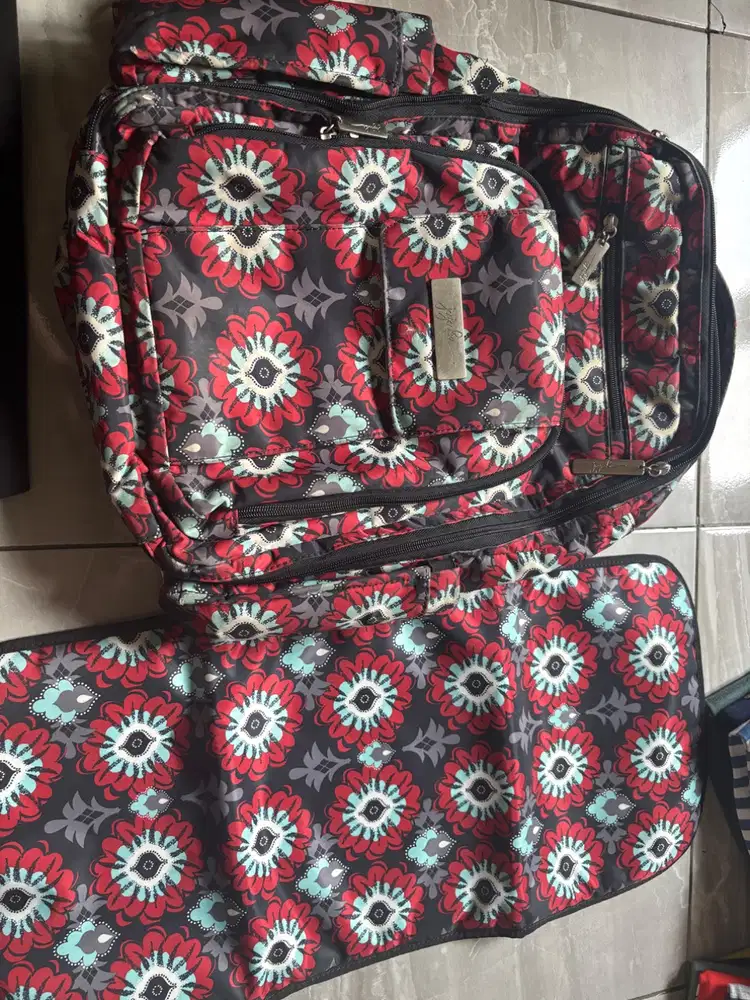 Jujube be right back diaper bag