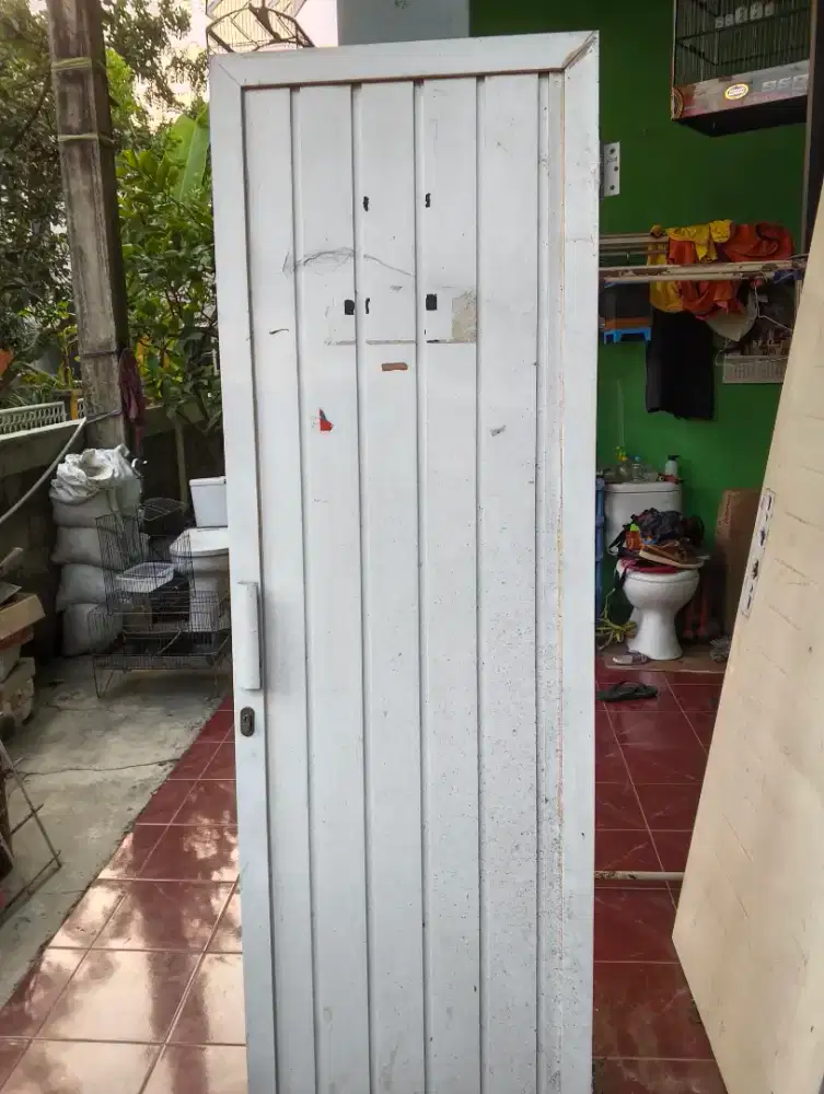 Daun pintu kamar mandi alumunium