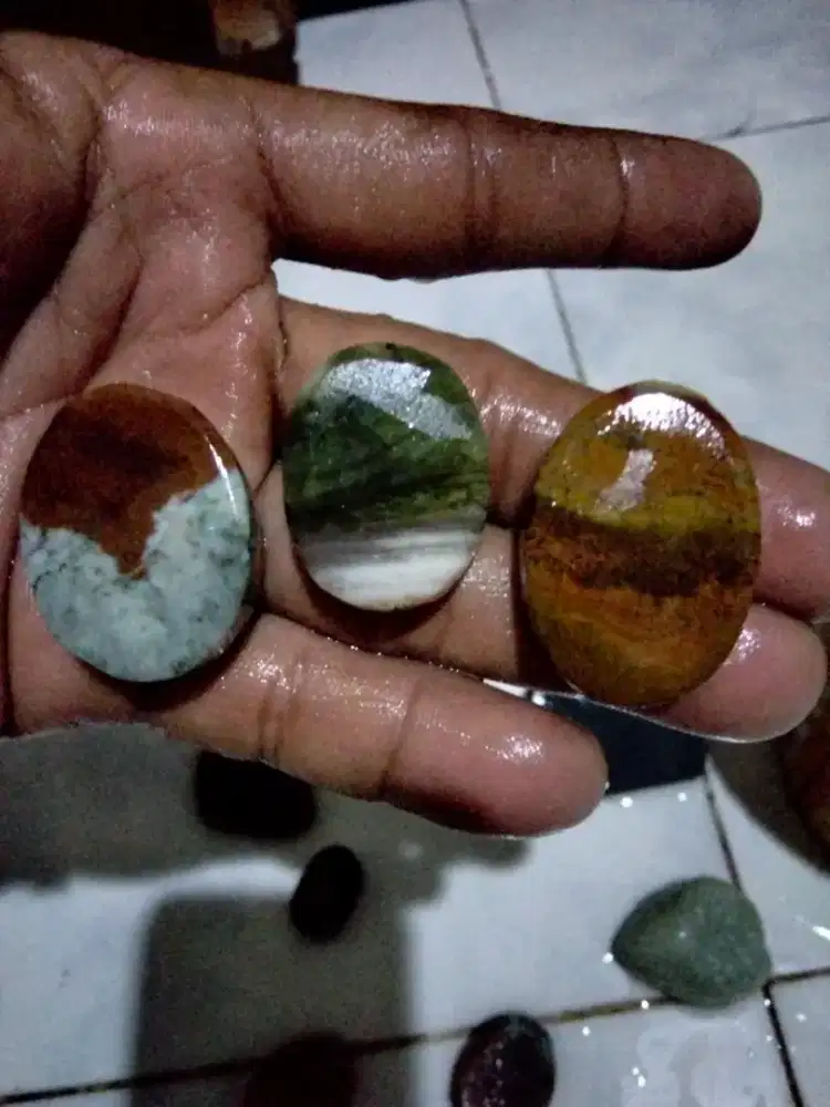 Batu pancawarna garut
