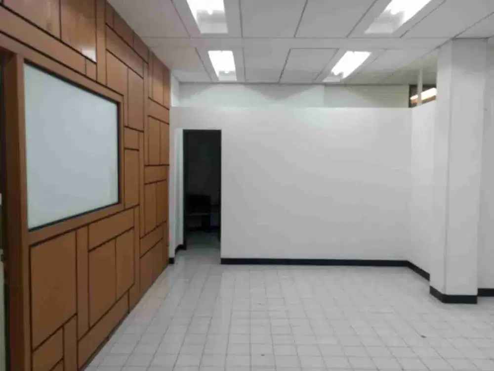 Disewakan Ruang Usaha Lokasi Strategis di Main Road Dekat Dago Kota Bandung