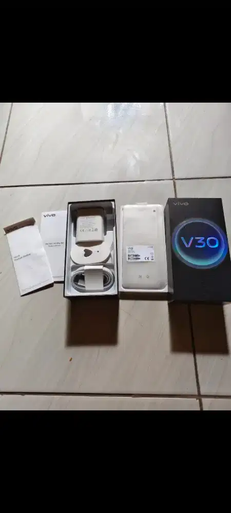 HP VIVO V30 PRO 5G RAM : 8+8GB / 256 GB