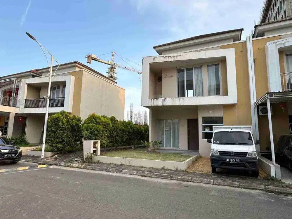 DIJUAL RUMAH HOOK  TENGAH MONDE RESIDENCE