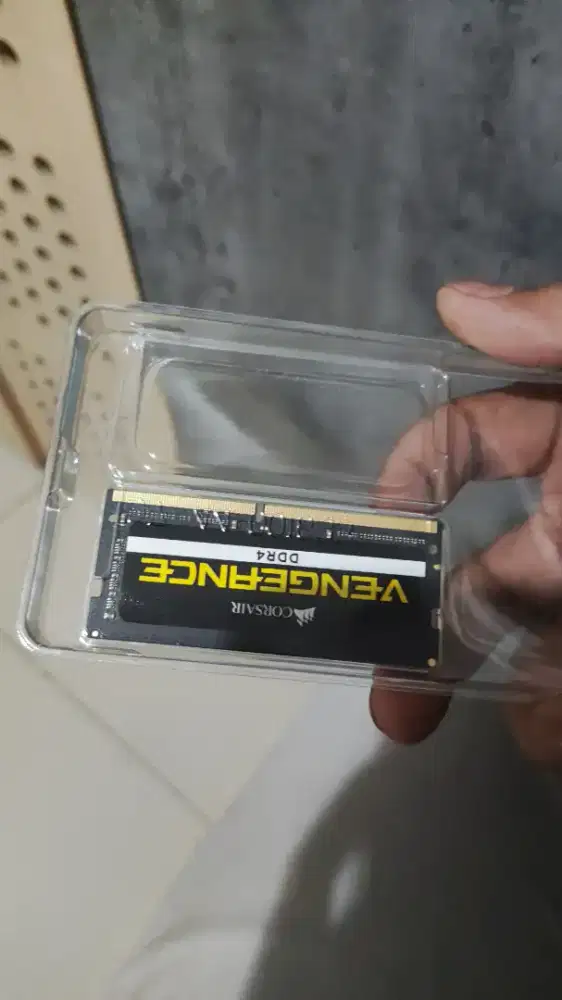 CORSAIR RAM 4GB DDR4 240MHZ