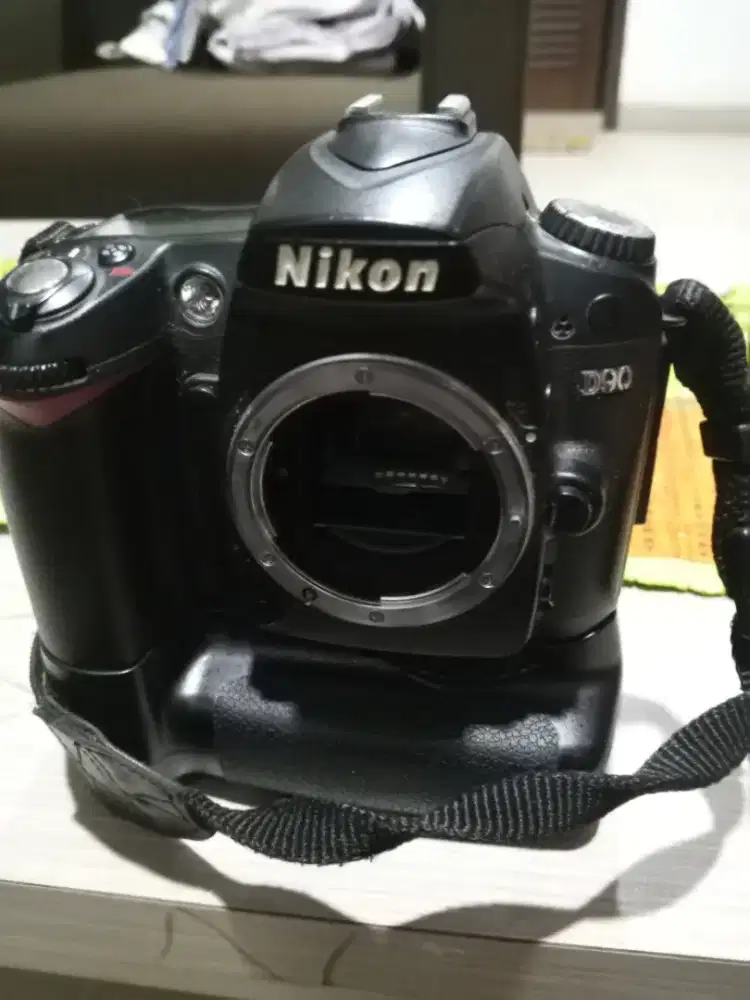 Dijual Kamera DSLR Nikon D90  Kondisi kamera RUSAK / MATI TOTAL,