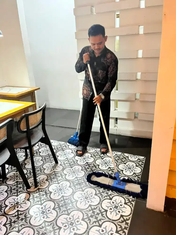 General cleaning lantai