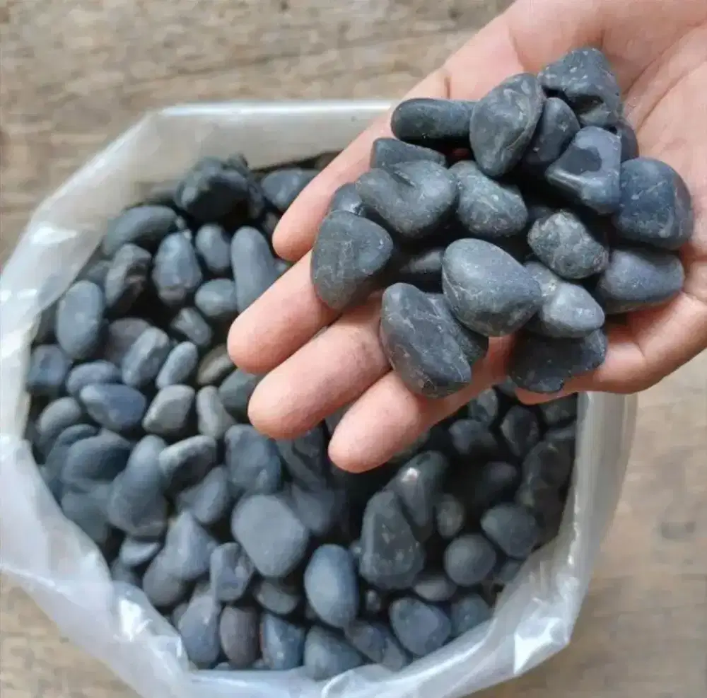 Batu koral hitam perkarung berat 10kg