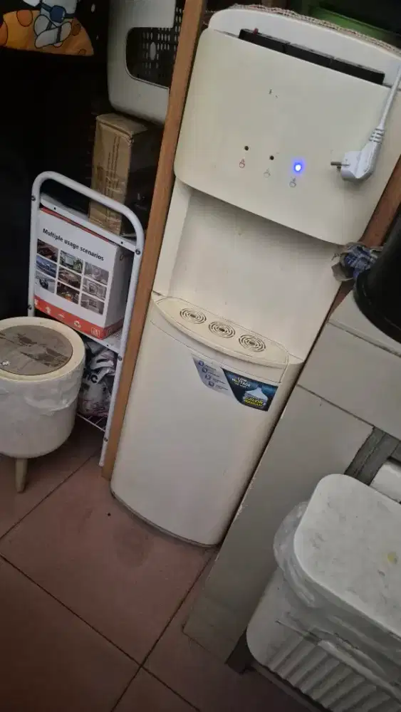 Rak kayu dispenser