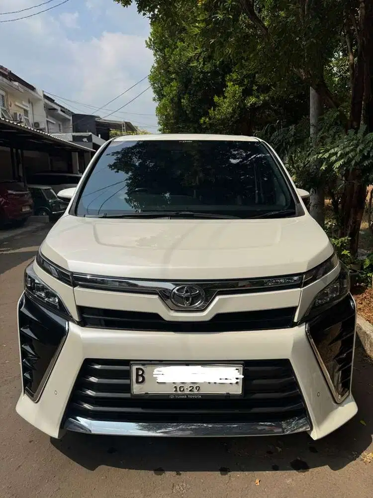 Toyota Voxy 2019 Bensin Low KM (Harga Cash)