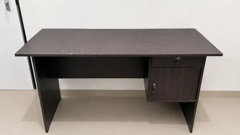 Meja Kantor dengan Laci & Lemari Penyimpanan
