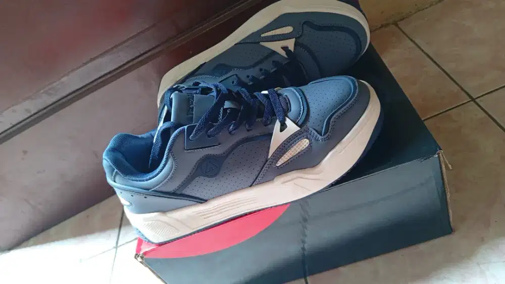 Jual sepatu merk airwalk kondisi msh baru blom. Prnah di pake ukura 42