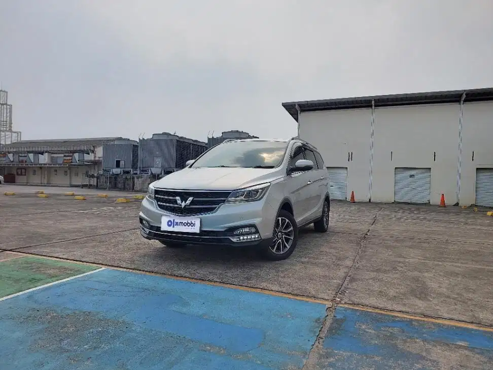 DP 6, JT Wuling Cortez 1.8 L Lux AMT Bensin-AT Silver 2018