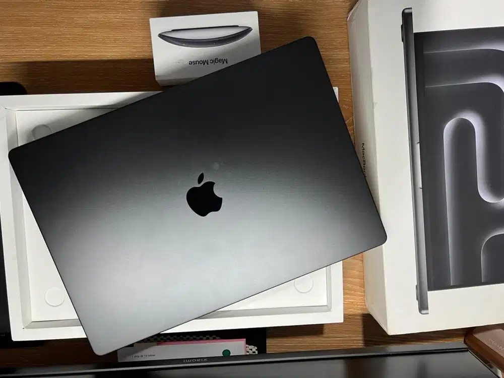 Macbook pro M3 pro 16 inch 18/512