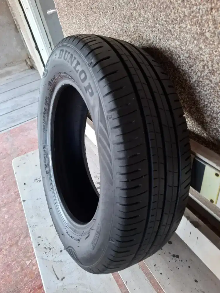 Ban Ertiga Avanza Yaris Jazz Swift Mobilio. Ban 185 65 R15.like New
