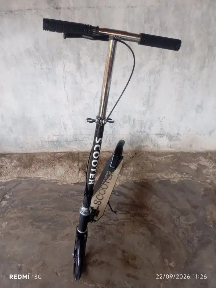 Skuter roda dua bisa lipat Scooter anak - remaja outdoor
