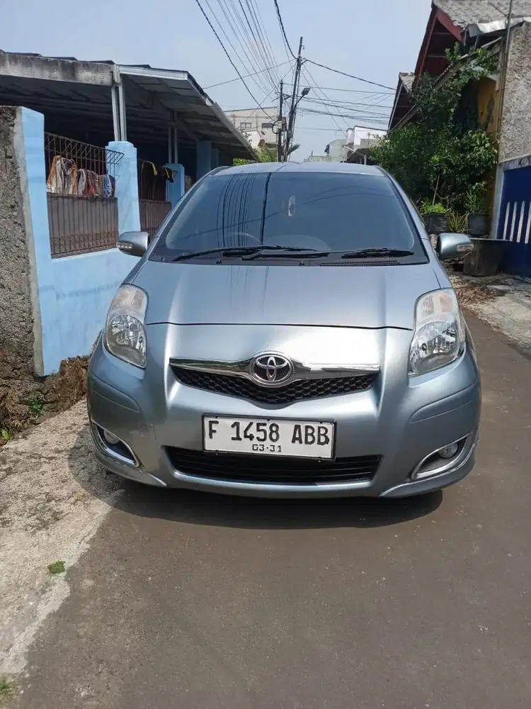 Mobil yaris Tipe E 2010 matic
