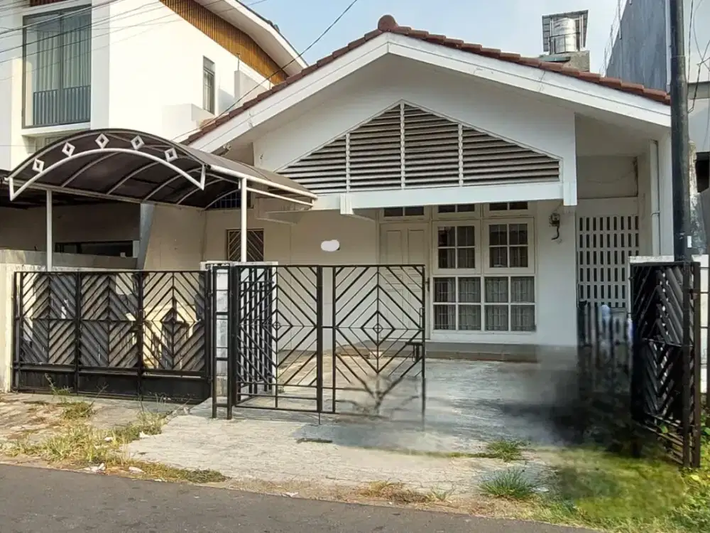 Rumah di Bona Indah Lebak Bulus, Lingkungan Nyaman, Jalanan Lebar, Muat Parkir 2 Mobil
