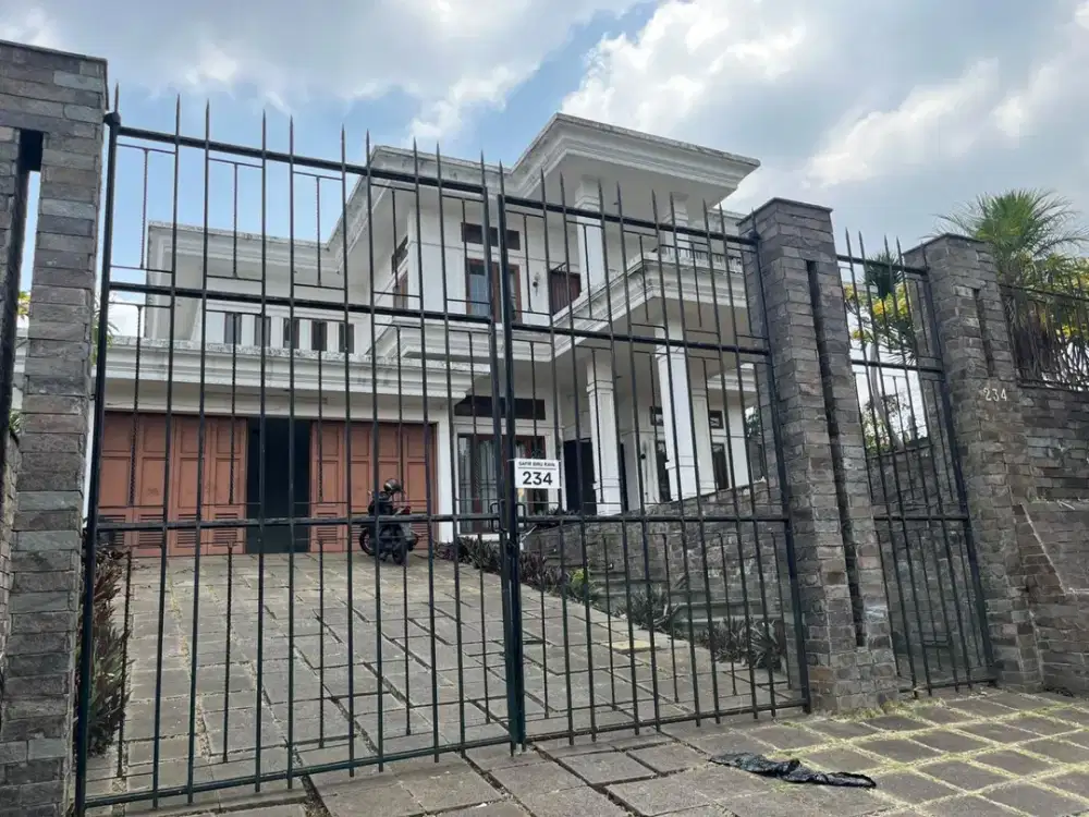Rumah keren banget di setiabudi regensi Bandung