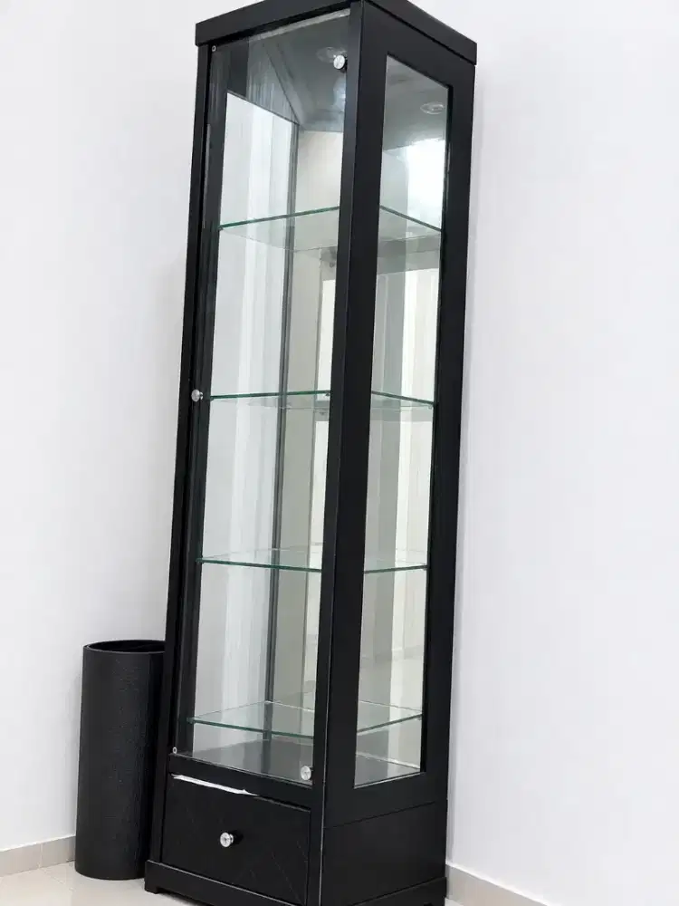 Lemari hias tinggi ± 190cm