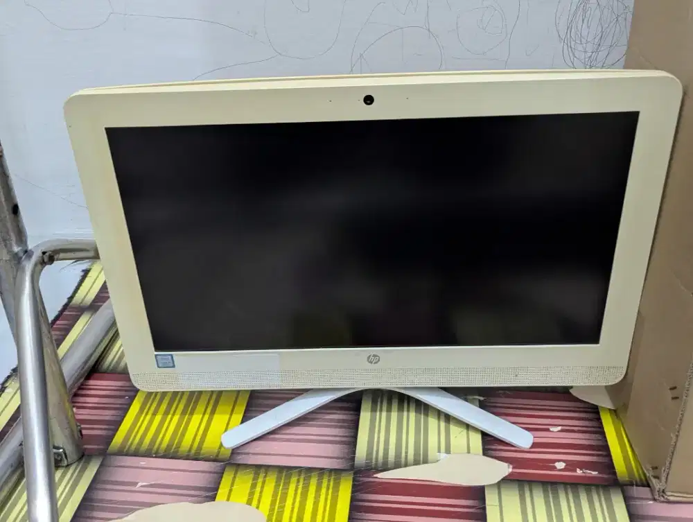 Destop koputer merek HP 3 in 1 lengkap dengan mouse dan kiyboard nya