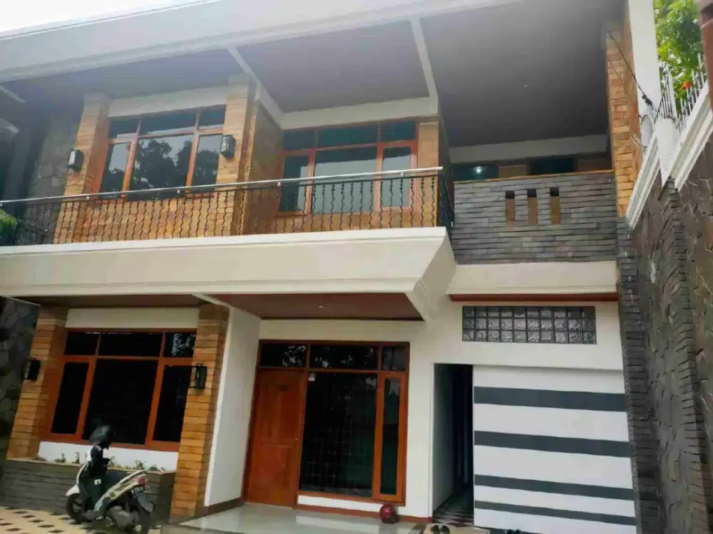 Jarang ada Rumah besar 3 lt siap huni nyaman dan lega di Holis Bandung