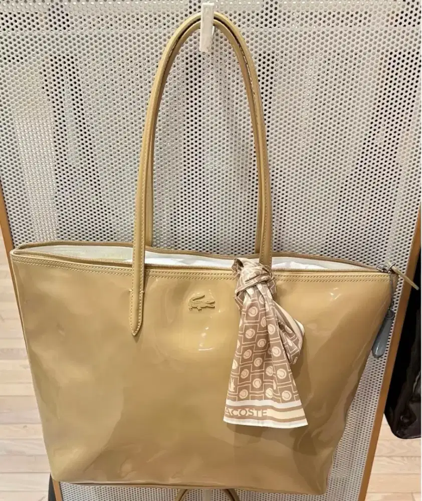 Dijual Tas Lacoste Baru Warna Cream Ukuran L. 12.12 Concept