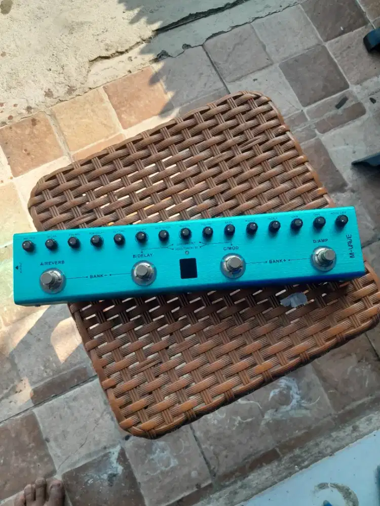 Efek gitar listrik MVAVE TANK G