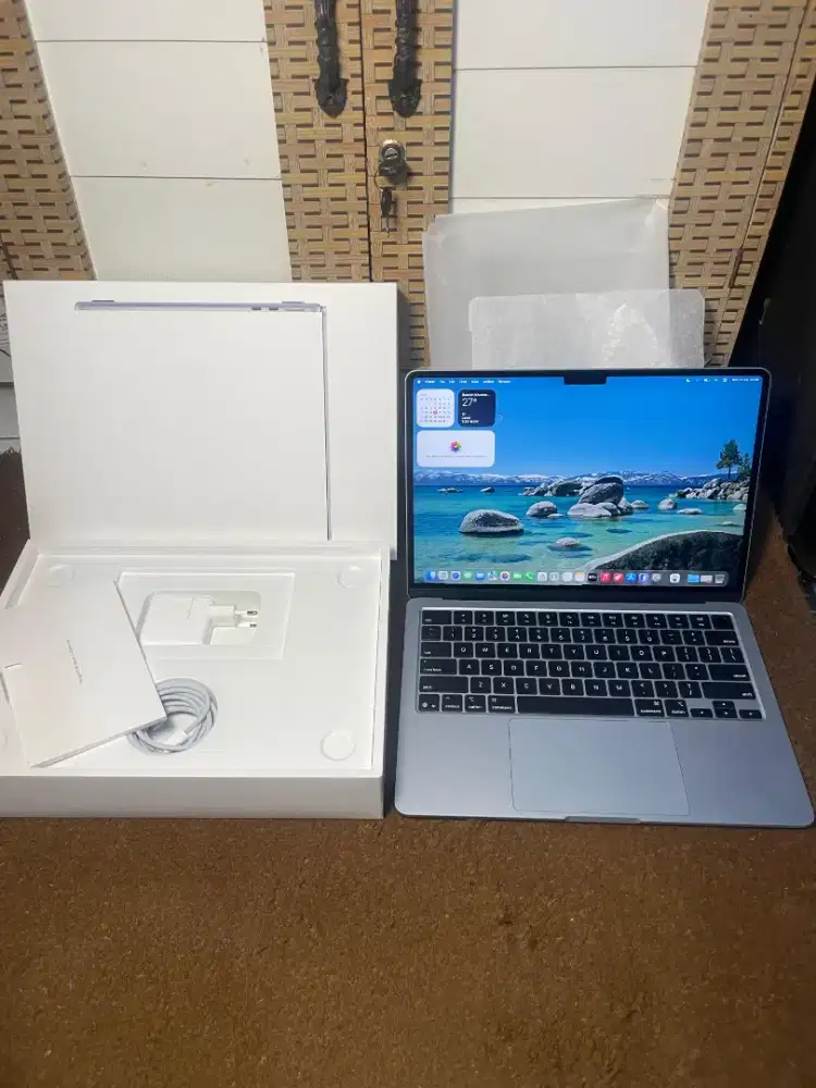 Macbook Air M4 13inch 16/256 iBox Like New