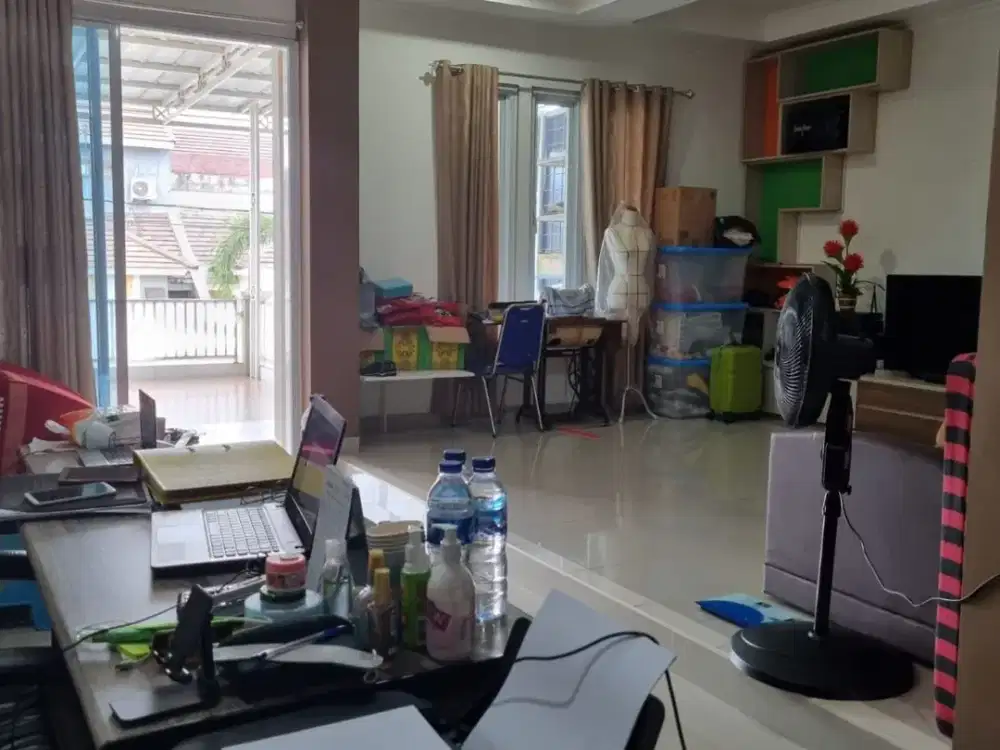 DISEWAKAN RUMAH SEMI FURNISHED DI CLUSTER ARALIA HARAPAN INDAH BEKASI